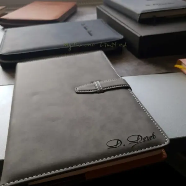 Луксозен кожен тефтер - персонализиран и с лазерно гравиран