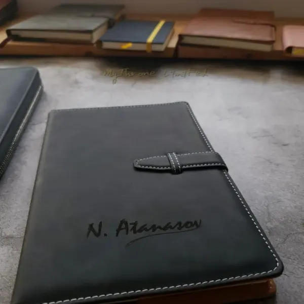 Луксозен кожен тефтер - персонализиран и с лазерно гравиран